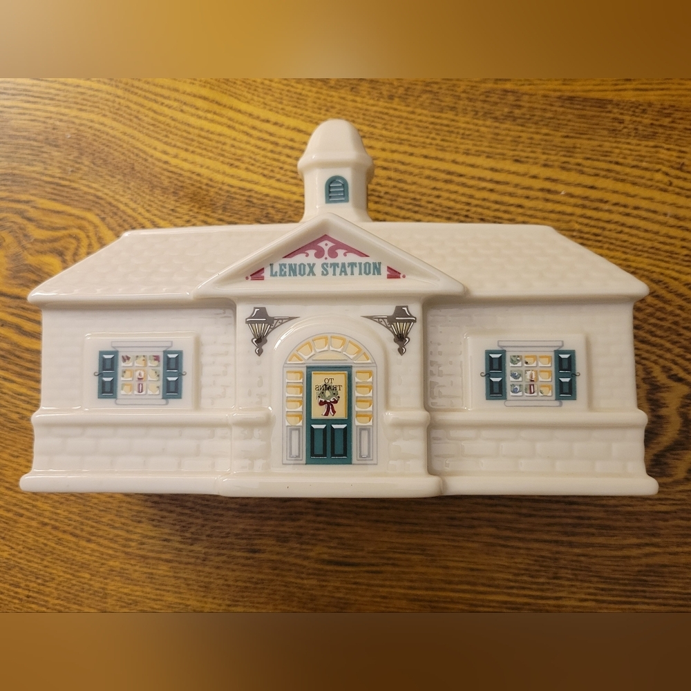 Last Chance Lenox Holiday Village Train Station